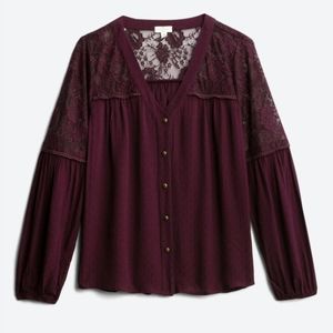 *NWOT* Chalea Lace Detail Top